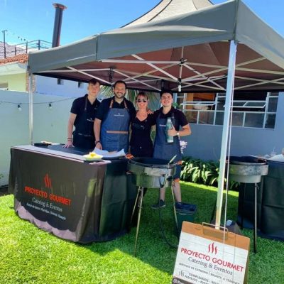 Proyecto Gourmet, Brindamos servicio de cátering para eventos que se caracteriza por ser informal y descontracturado, para que puedas disfrutar junto a tus invitados... El servicio es bien artesanal, casero, se hace a la vista y se despiertan aromas y sabores… Somos una propuesta super diferente. Espectacualar! Incluimos el armado del inmobiliario y música ambiental en los eventos. ¡las opiniones de nuestros clientes demuestran que somos los mejores!